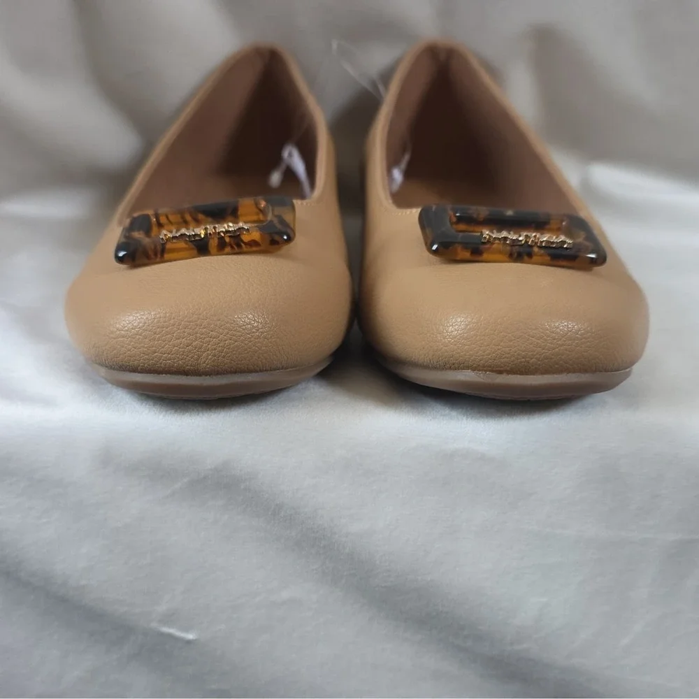 Nautica Beige Flats Tortoiseshell Buckle Logo Slip-On Square Toe Size 7.5